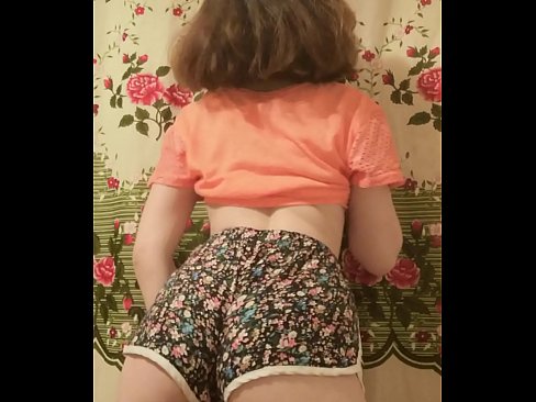 ❤️ Seksikäs nuori beibi riisuu shortsinsa kameran edessä Vittu video at us