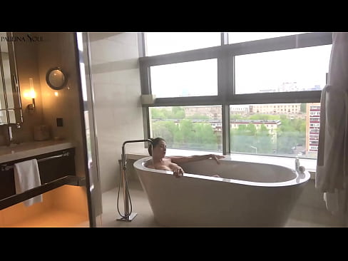 ❤️ Valtava babe runkkaa intohimoisesti pilluaan kylpyhuoneessa Vittu video at us