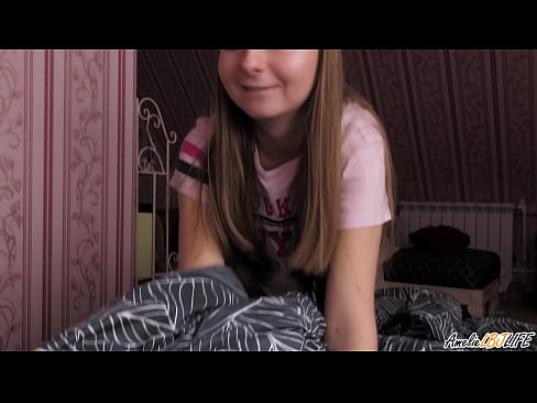 ❤️ Blondi imee hänen BFF:nsä syvälle ja saa spermaa suuhunsa Vittu video at us